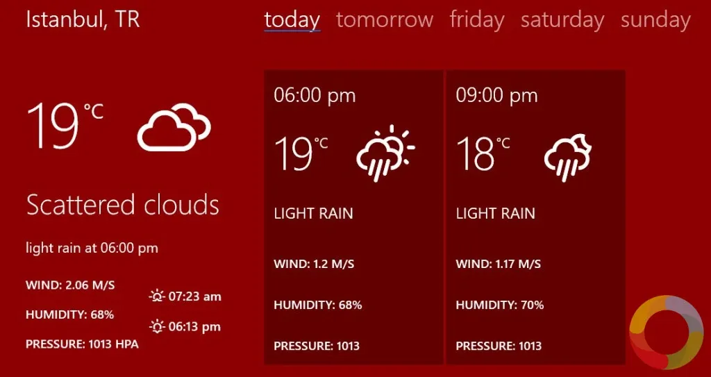 Strawberry Weather Windows uygulaması arayüzü – Canlı Kutucuklar, bildirimler ve özelleştirilebilir tema seçeneklerinin gösterildiği ekran görüntüsü