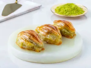 Fıstıklı Baklava Hacı Bozan Oğulları Kalitesiyle Lezzetin Zirvesi