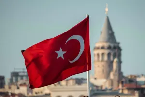 Kırmızı ve Beyaz Bayrağa Sahip 12 Ülke: Anlamları ve Hikayeleri