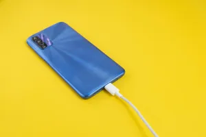 Telefonu Gece Şarjda Bırakmak Zararlı mı? Doğru Bilinen Yanlışlar!